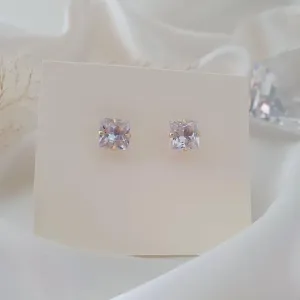 Brinco zircônia quadrada 8mm