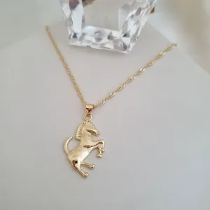 Colar com pingente de cavalo