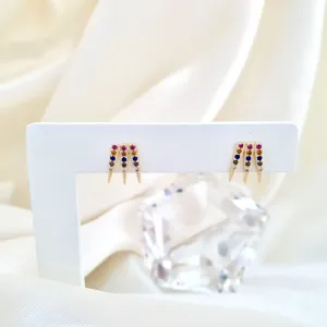 Brinco com três pontas com zircônias coloridas