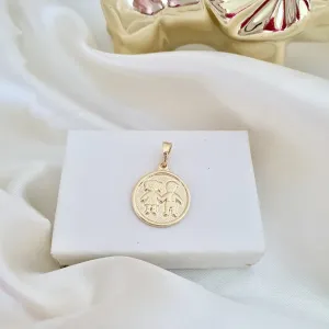 Pingente medalha com menino e menina (casal de filhos)