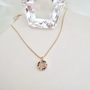 Colar pingente infinito cravejado em zirconias coloridas