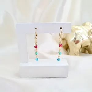 Brinco argola com pingente de zircônias coloridas