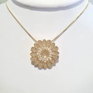 Colar com Pingente mandala zircônias