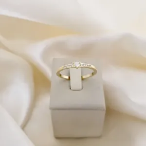 Anel ponto de luz zirconia e aro cravejado zirconia