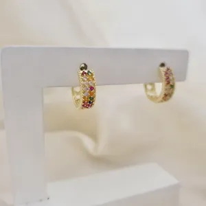 Brinco argola click cravejado zirconias coloridas