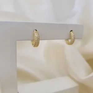 Brinco argola click cravejada zirconia 1,1cm x 3mm