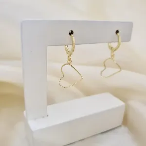 Brinco argola com pingente coracao diamantado
