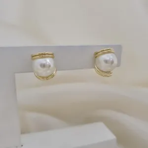 Brinco perola 1cm detalhe duplo