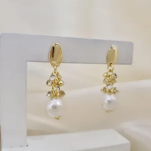 Brinco pingente perola e pontos de luz cristal