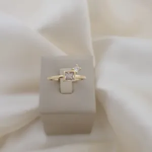 Anel zirconia quadrada e ponto de luz zirconia