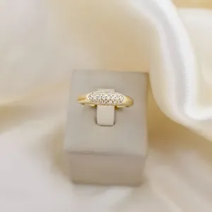 Anel aparador com cravejamento oval em zirconias