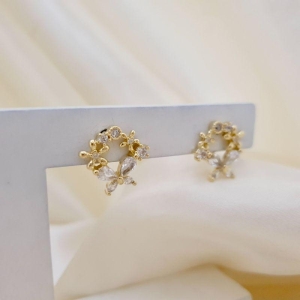Brinco borboleta e flores com zirconias