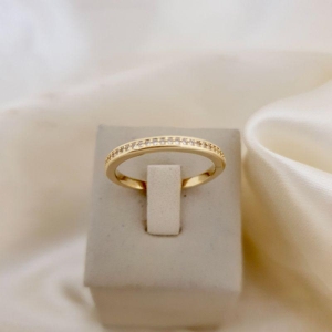 Anel aparador zirconias com borda