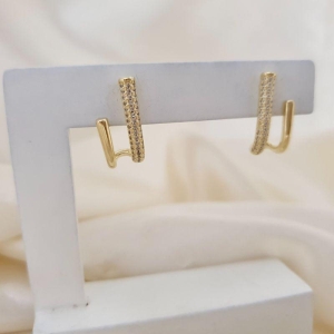 Brinco ear hook tubo cravejado zirconia