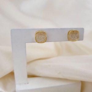 Brinco quadrado cravejado zirconias