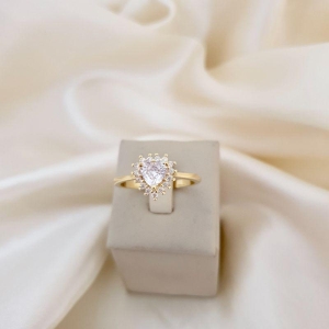 Anel coração zirconia cravejado contorno