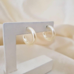 Brinco argola perolada