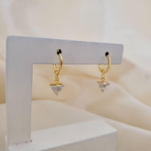 Brinco argola pingente zirconia triangulo