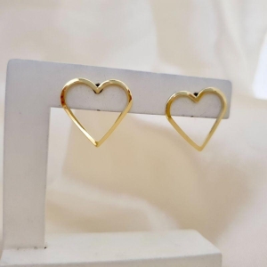Brinco contorno coração