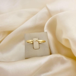 Anel losango 4 zirconias