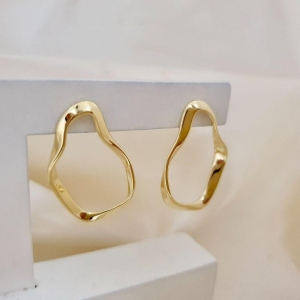 Brinco contorno circulo abstrato G