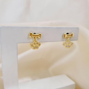 Brinco osso pingente patinha zirconias