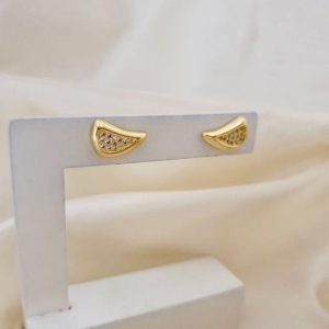 Brinco triângulo cravejado zirconia