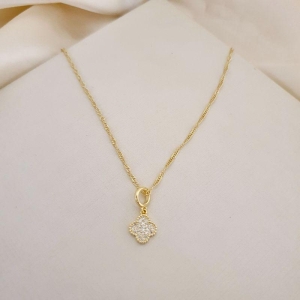 Colar pingente flor cravejada zirconia