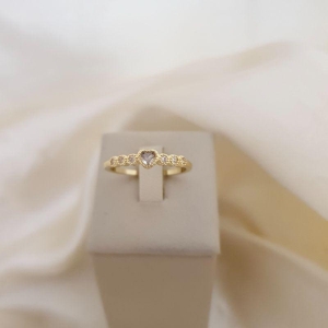 Anel coração zirconia mais 6 pontos de luz zirconia