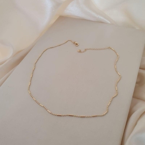 Colar choker tubo e bolinha