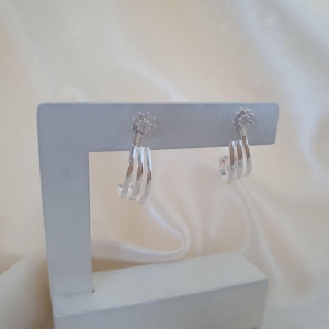 Brinco ear hook flor zirconia