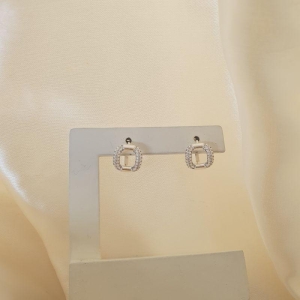 Brinco prata argola click quadrado cravejado zirconia