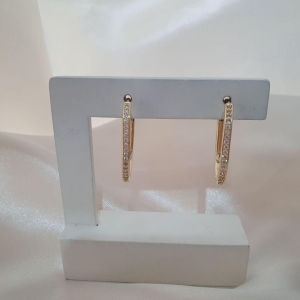 Brinco argola click oval cravejada zirconia