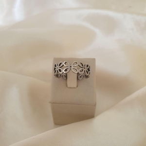 Anel inox aro largo flor vazada