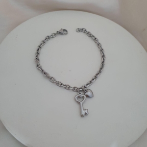 Pulseira inox pingente coração e chave