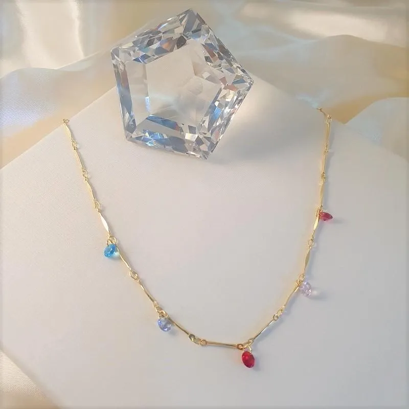 Choker com cristais coloridos