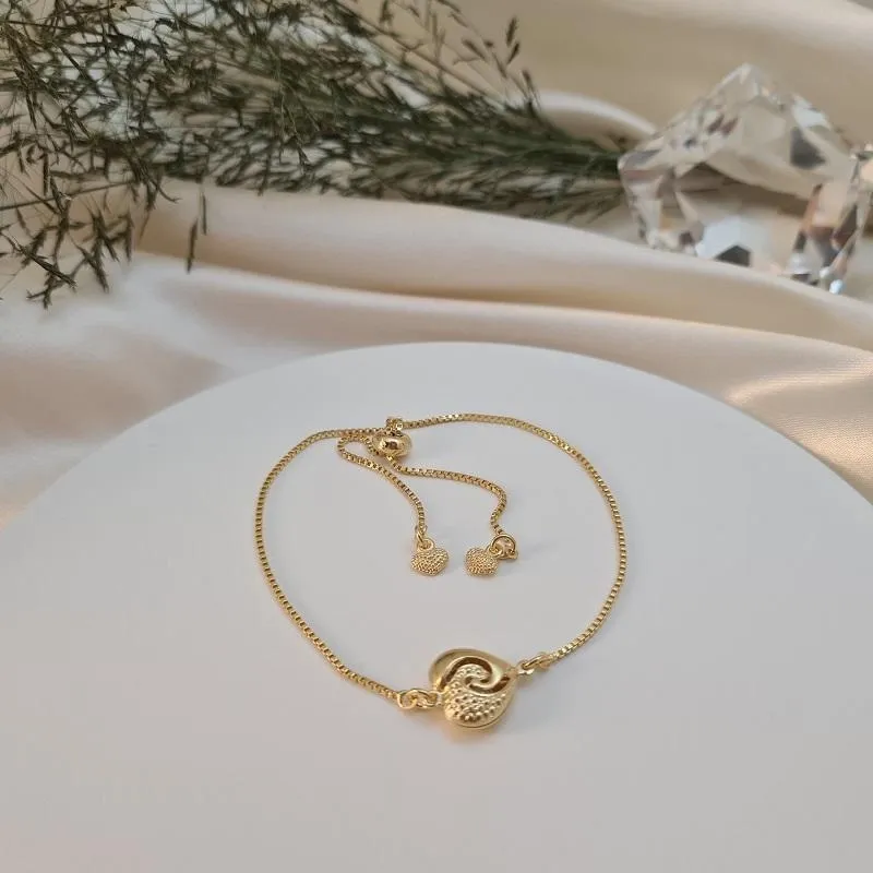 Pulseira gravatinha com coração detalhe fosco
