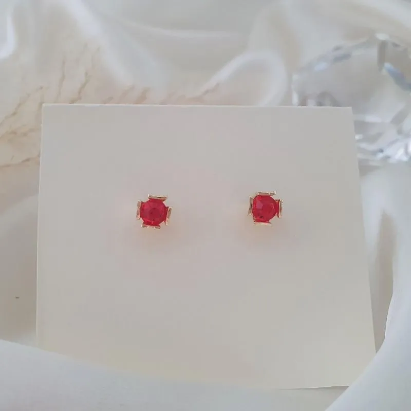 Brinco ponto de luz cristal vermelho 5mm
