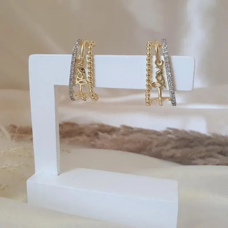 Brinco Ear Hook Love cravejado com zircônias