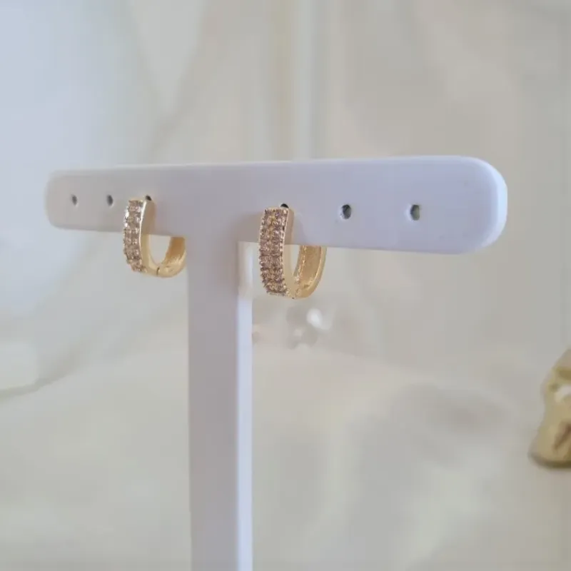 Brinco argola click com zircônias