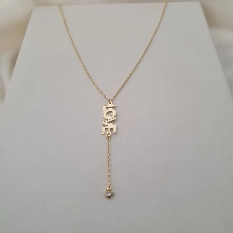 Colar pingente Love e coração