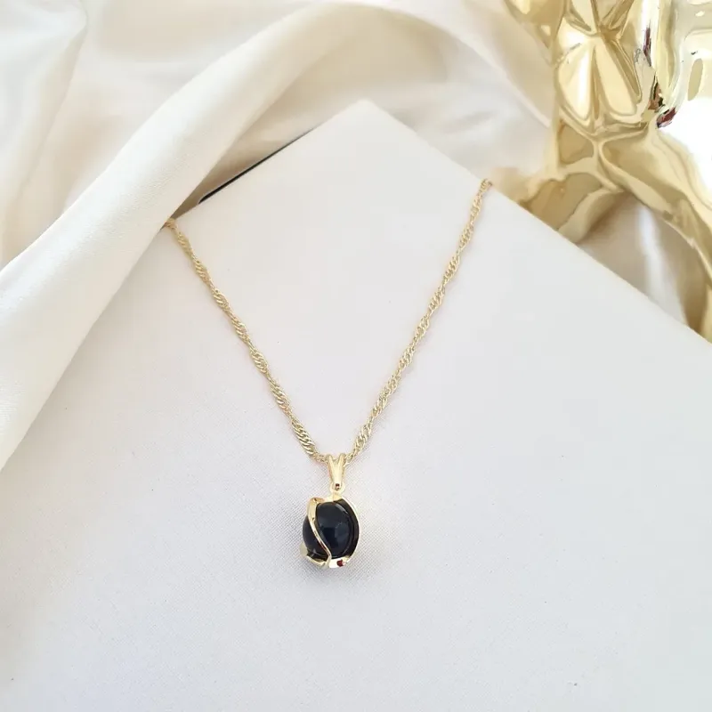 Colar com pingente esfera preta com detalhe
