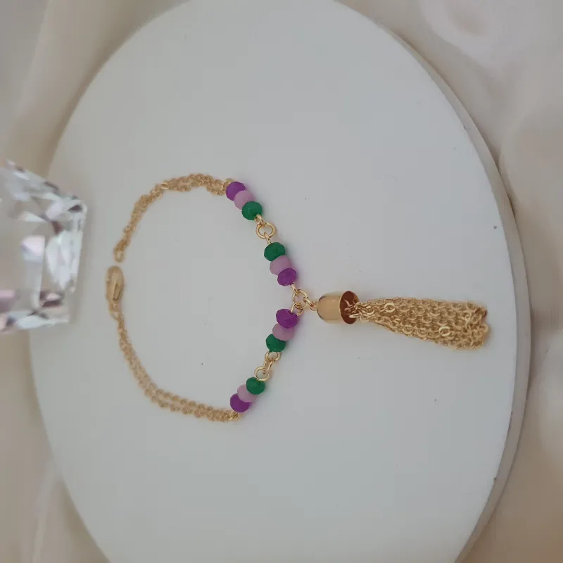 Pulseira com cristais coloridos e pingente franja
