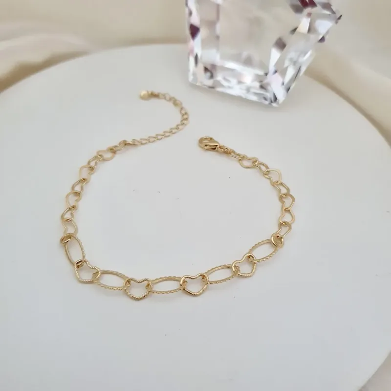 Pulseira com elos de coração e ovais