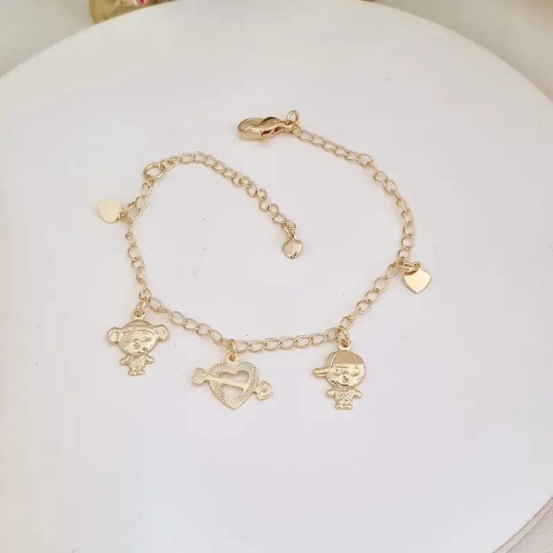Pulseira com casal de filhos menino e menina com corações