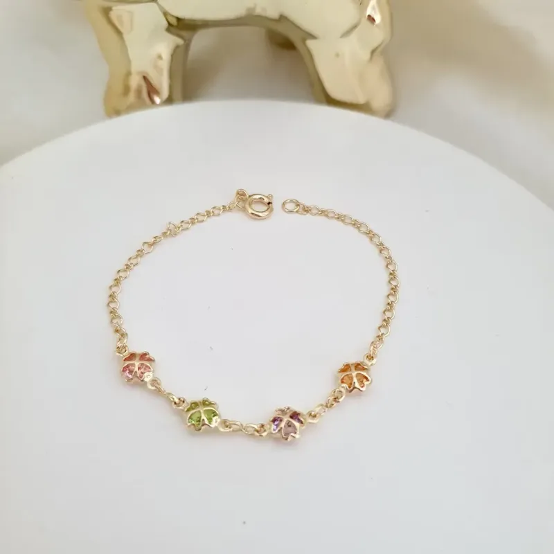 Pulseira infantil com trevos quatro folhas coloridos