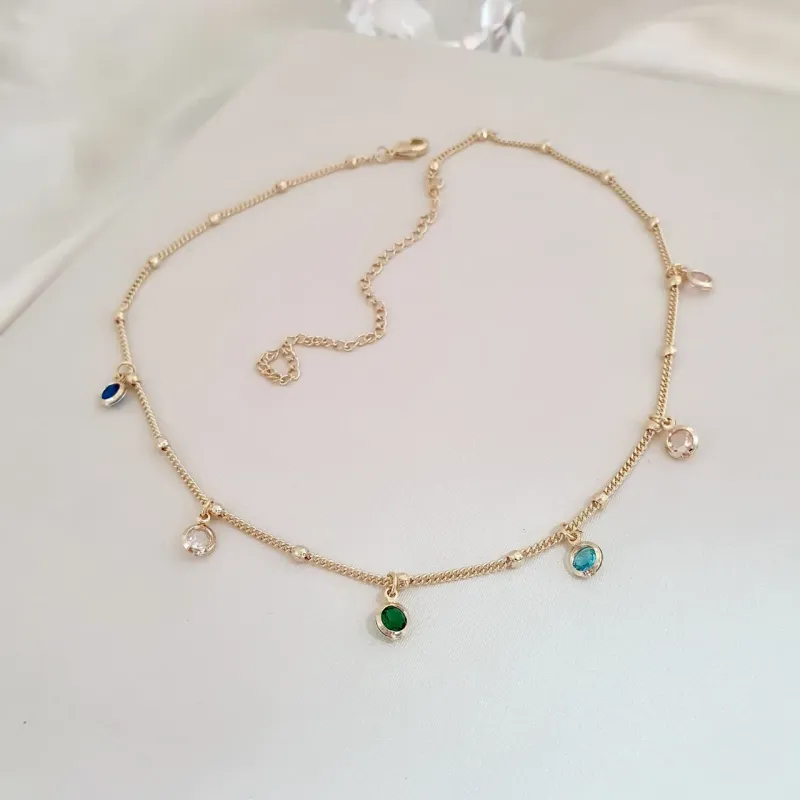 Colar choker com pontos de luz coloridos