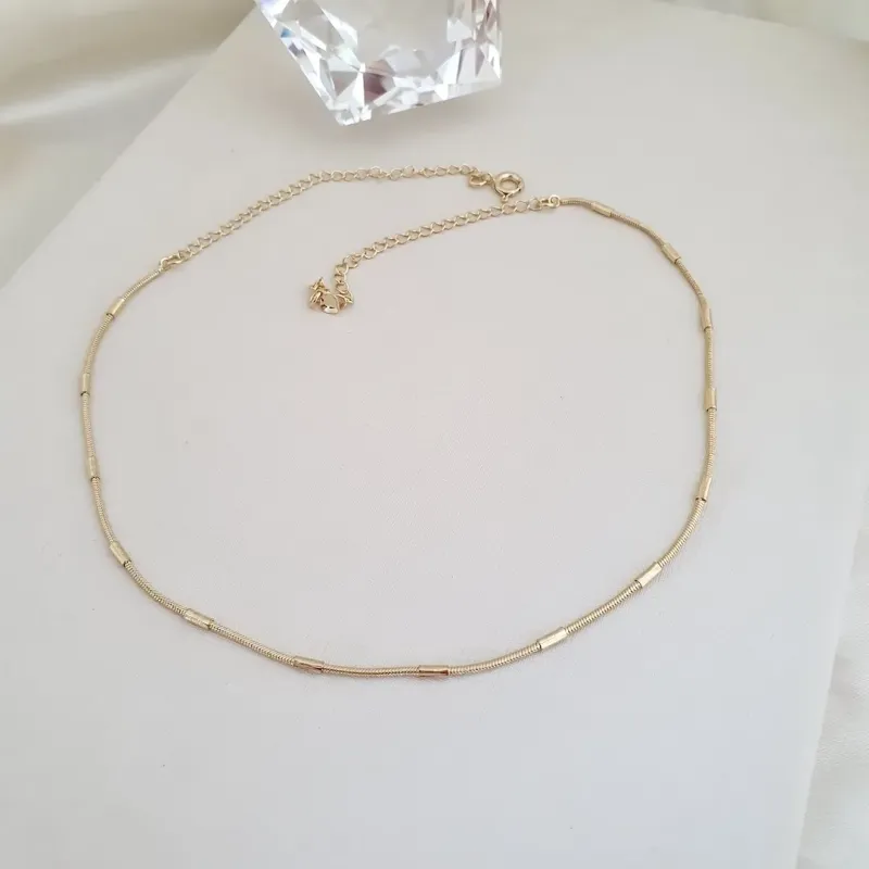 Colar choker tubos