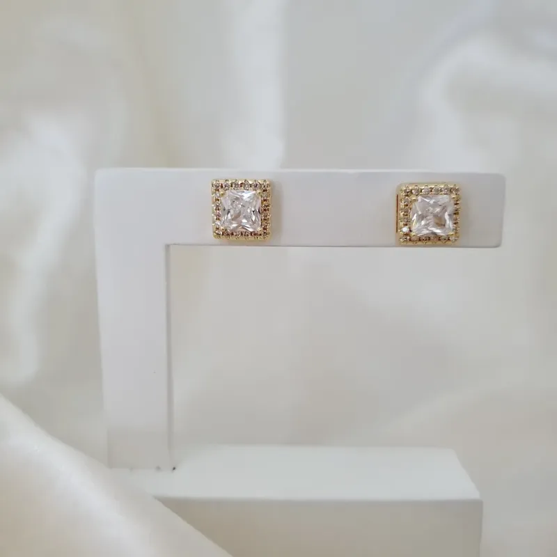 Brinco zircônia quadrada cravejada com microzircônias