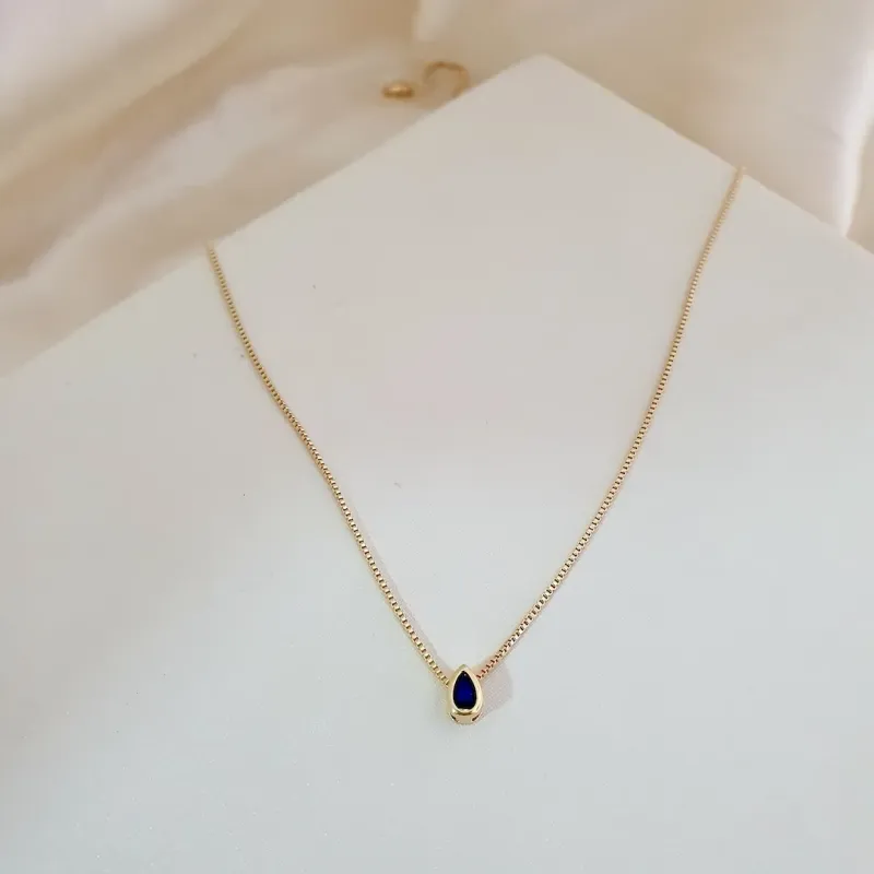 Colar pingente gota zircônia azul marinho
